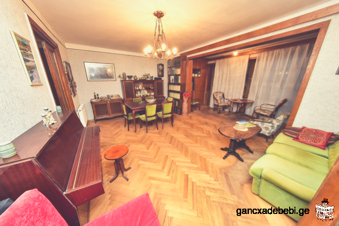 Urgently ! 4-room apartment for sale in the city center