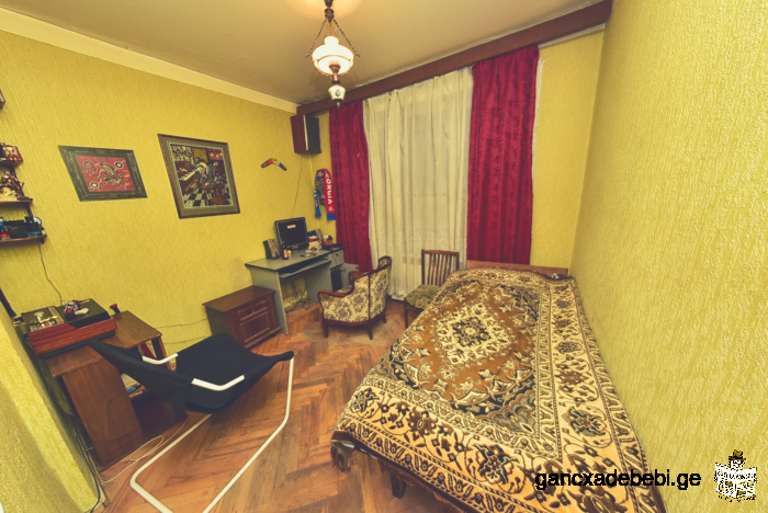 Urgently ! 4-room apartment for sale in the city center