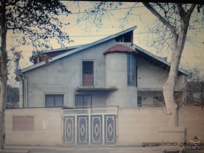 On vend la maison à Tbilissi
