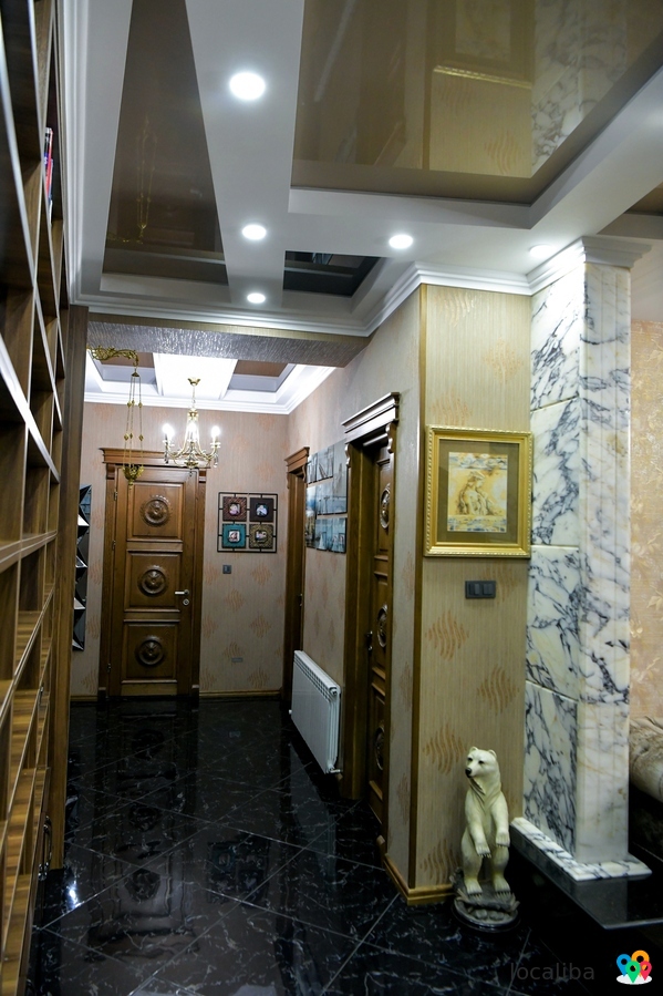 В Кутаиси, в центральном районе города, Балахвани, продается 5-комнатная квартира.