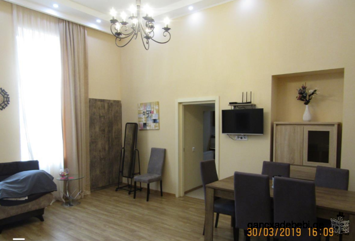 Посуточная аренда 4х комнатная квартира в центре Старого Тбилиси (площадь Свободы)
