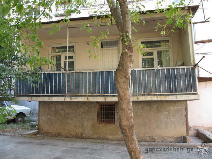 Продается Квартира в Рустави, 60кв.м : 17м+32м+балкон 8м+подвал