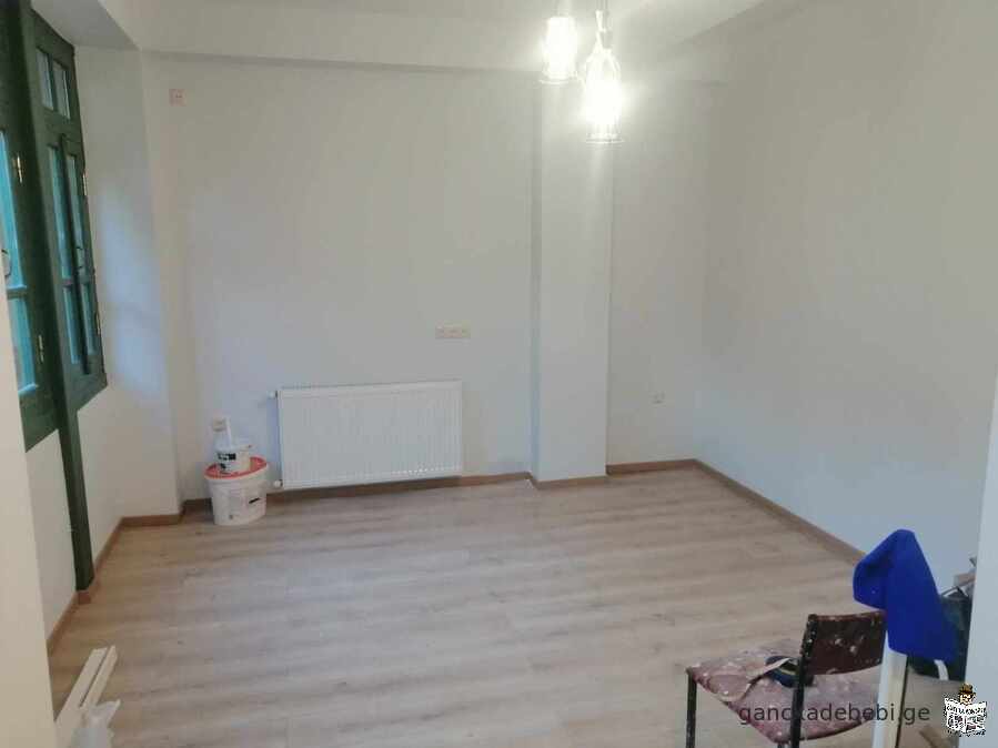Продается 3-комнатная квартира в новостройке в центре Тбилиси на Сололаке.