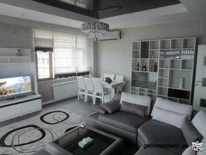Продается 4-комнатная квартира в Батуми, на пересечении улиц Чавчавадзе и Химшиашвили, с 3 спальнями