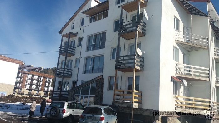 Сдаётся двухкомнатная (42 кв. м.) квартира с новым ремонтом в Бакуриани